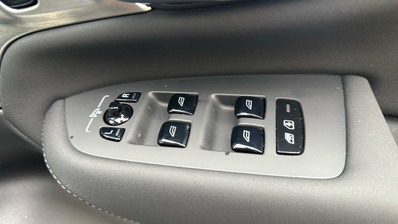 Volvo XC90 2.0 T8 PHEV Ultra Dark 5dr AWD Geartronic Estate